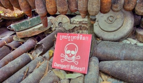 Campuchia được Trung Quốc hỗ trợ tăng năng lực rà phá bom mìn